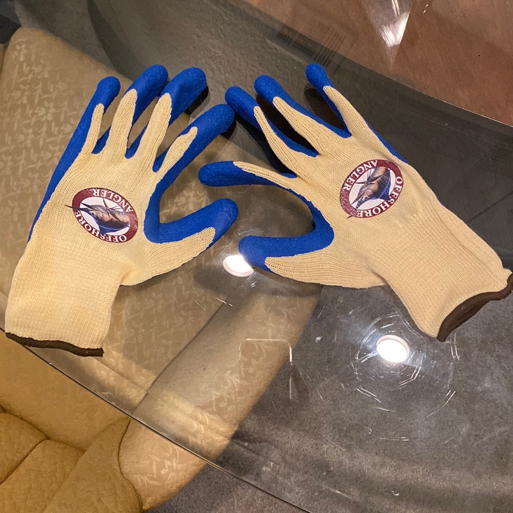 Salt water fishing gloves